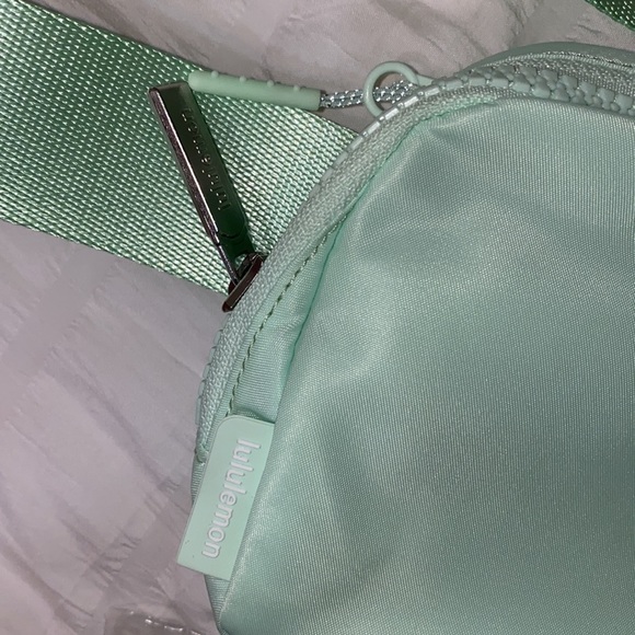 NWT LULULEMON EVERYWHERE BELT BAG MINT MOMENT - Picture 15 of 15